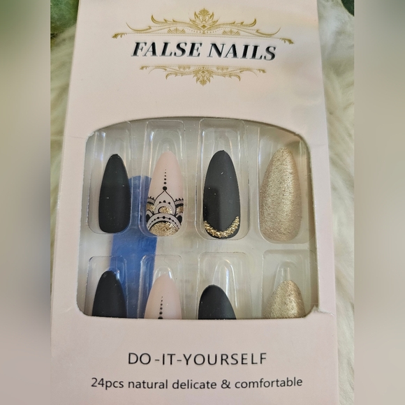 Hand & Nail Bundle - Picture 2 of 7